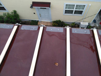 瓦棒屋根のカバー工法　瓦棒設置