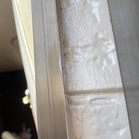 新座市にて、サッシ周りからの雨漏りの施工を行いました