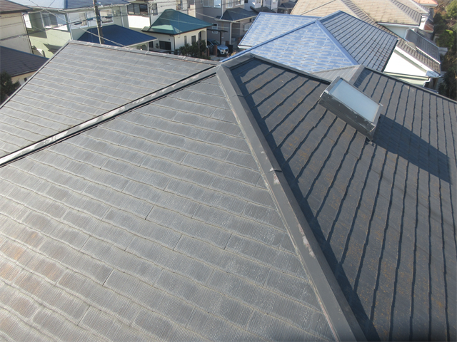 さいたま市南区にて、スレート屋根の色がおかしい？屋根の状態をお調べします