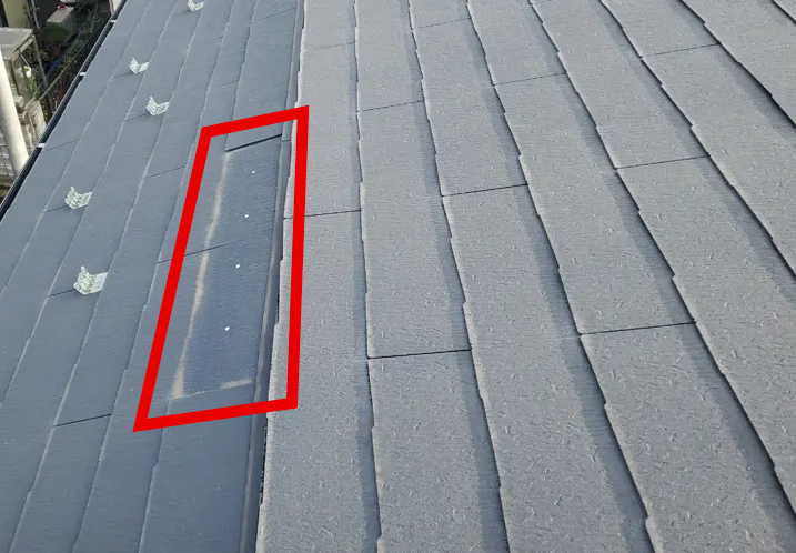 スレートが剥がれた屋根