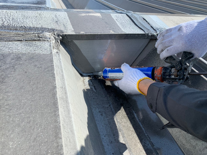 雨漏り箇所のコーキング補修