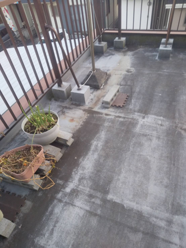 沼津市ベランダ雨漏り施工前