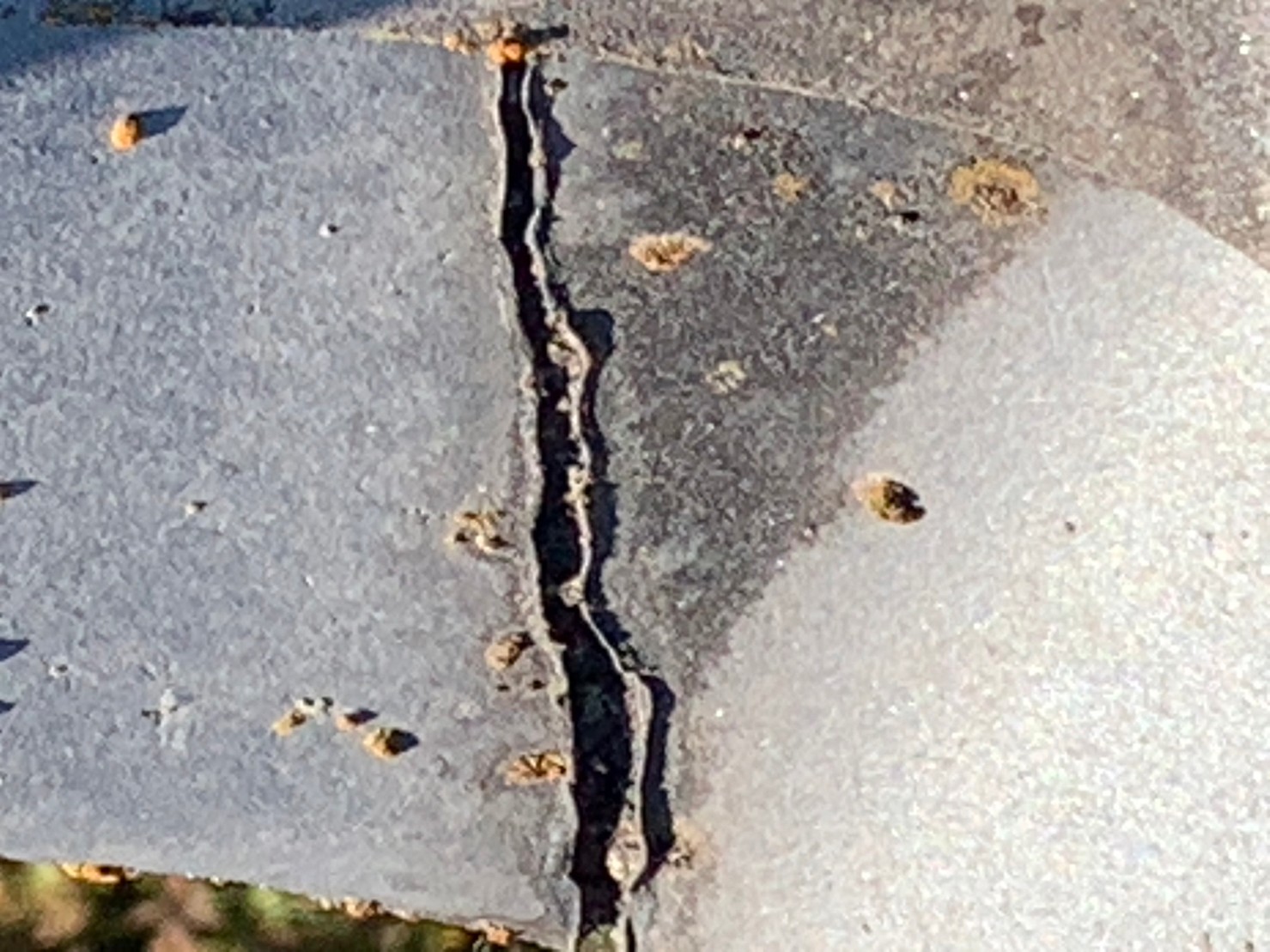 守山区　瓦Uのひび割れ