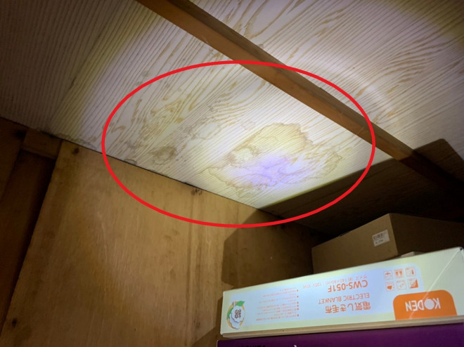 天井雨跡
