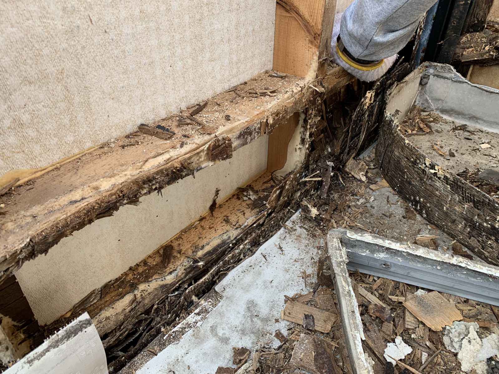 春日井市のベランダの雨漏り