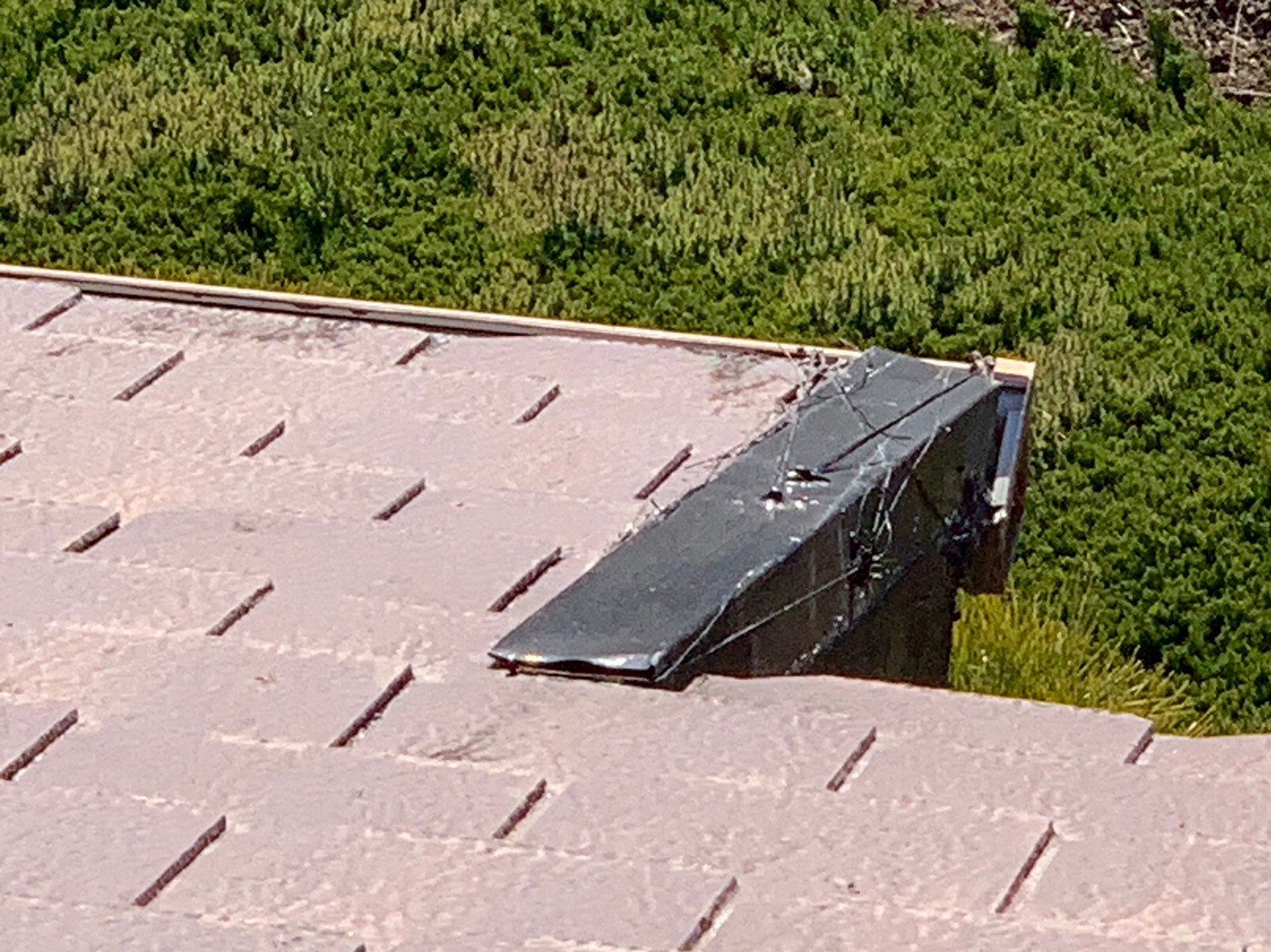 守山区のケラバ板金不良