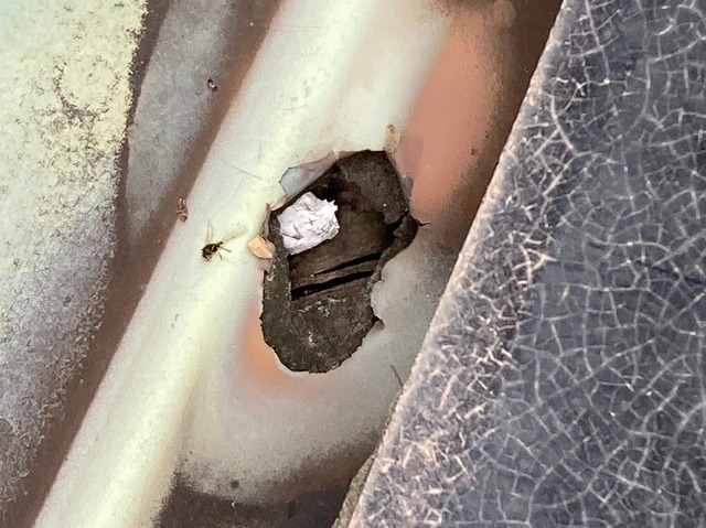 谷板金　下地　穴