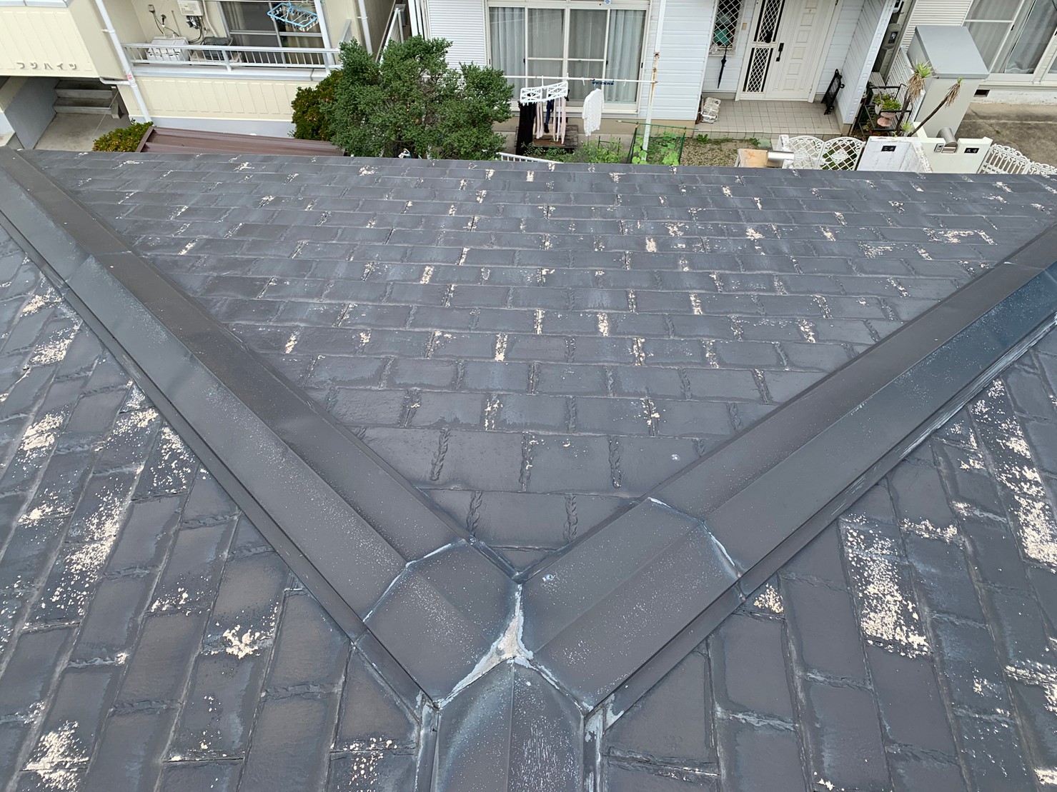 名古屋市守山区で塗装が剥げてしまっているカラーベスト屋根の点検、調査にお伺いしました