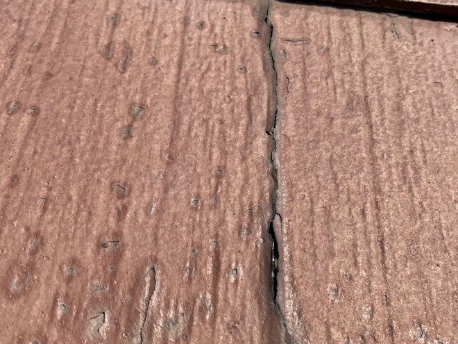 守山区でパミールにひび割れが発生