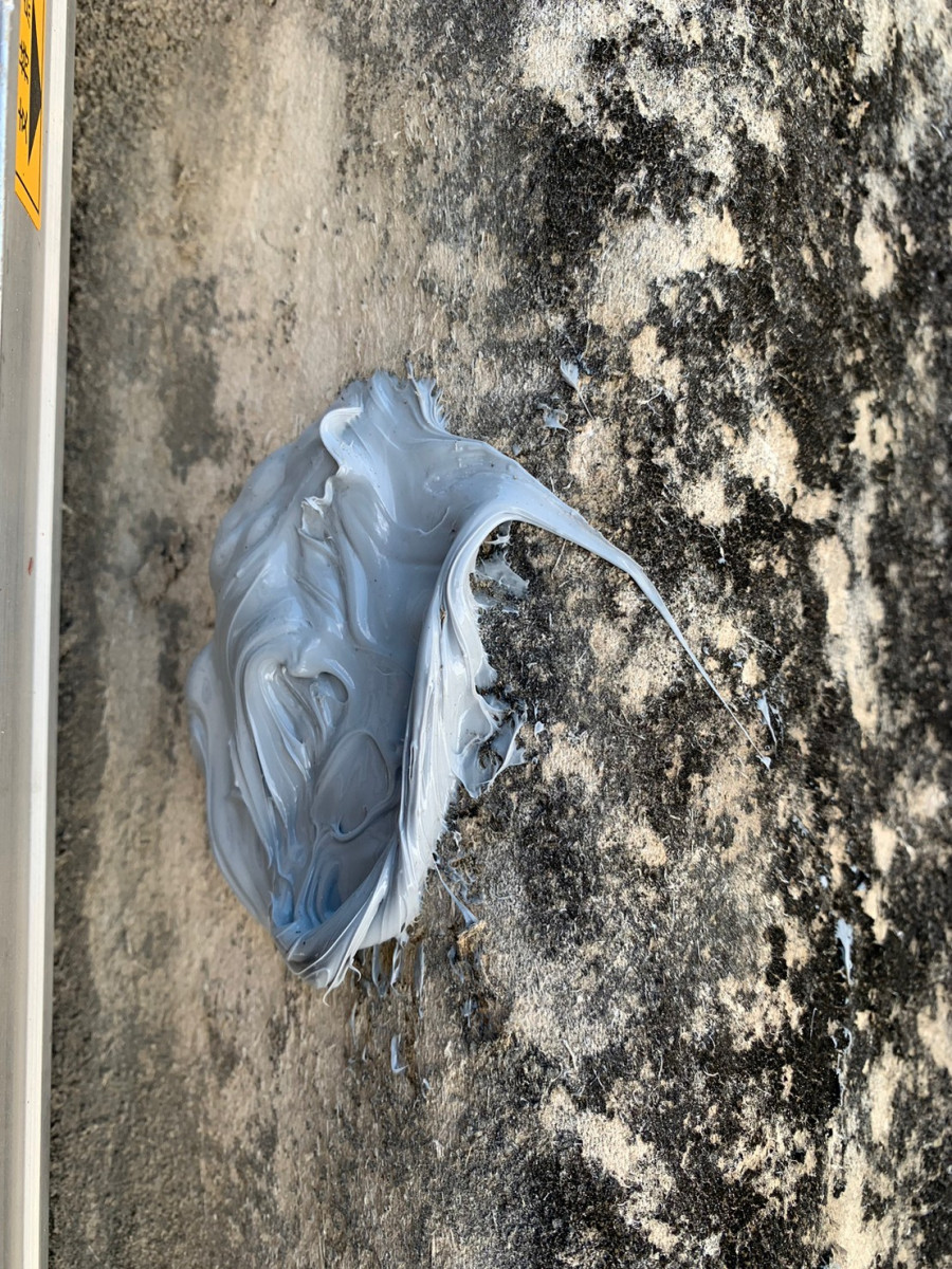 守山区にてスレートの穴あき修理