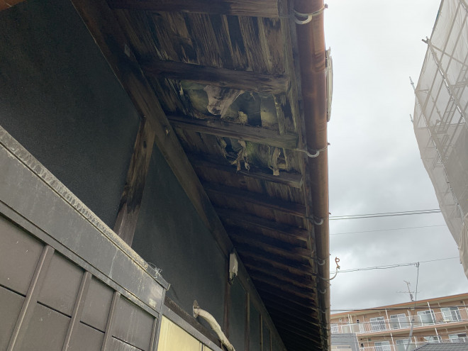 春日井市の谷樋からの雨漏り