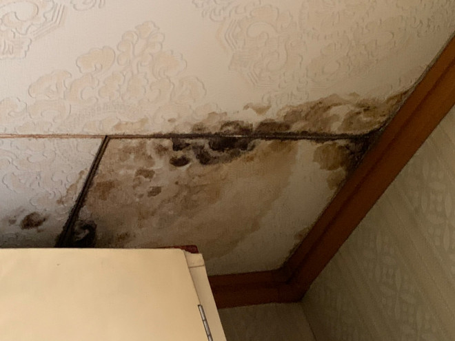 雨漏り室内