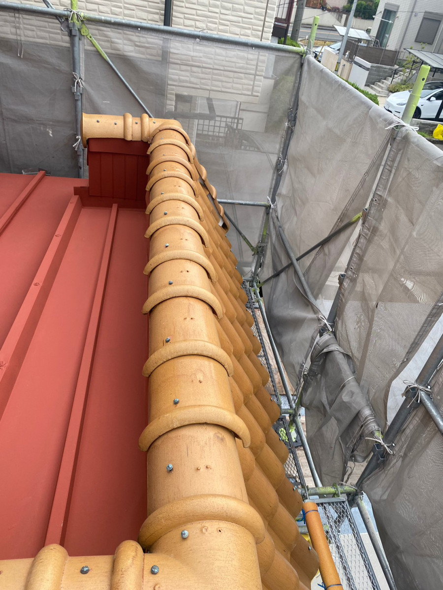 名古屋市守山区にて玄関上の瓦が落下しそうなお宅の屋根点検にお伺いしました