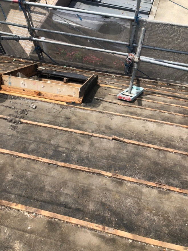 春日井市、雨漏り、トップライト、屋根葺き替え