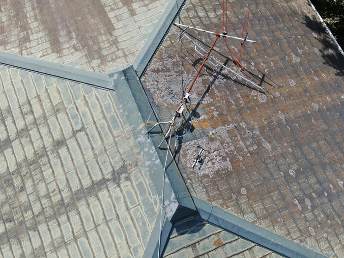 東久留米市幸町で台風被害を受けた空き家でアンテナ倒壊や棟板金の異常を確認