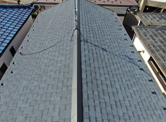 オークリッジスーパーのハーバーブルーで葺き替えた屋根