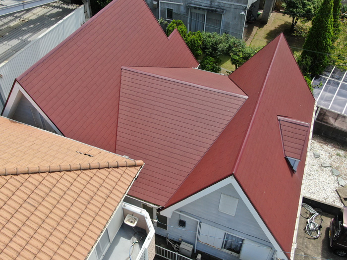 小平市鈴木町で雨漏りしている屋根をスレートへ屋根葺き替え工事（ドローン写真あり）