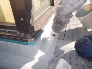 立ち上がり部分の下塗り