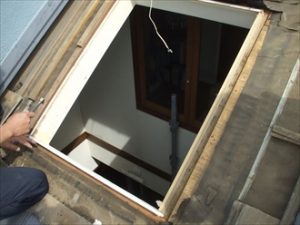 天窓の穴は塞ぐ必要があります