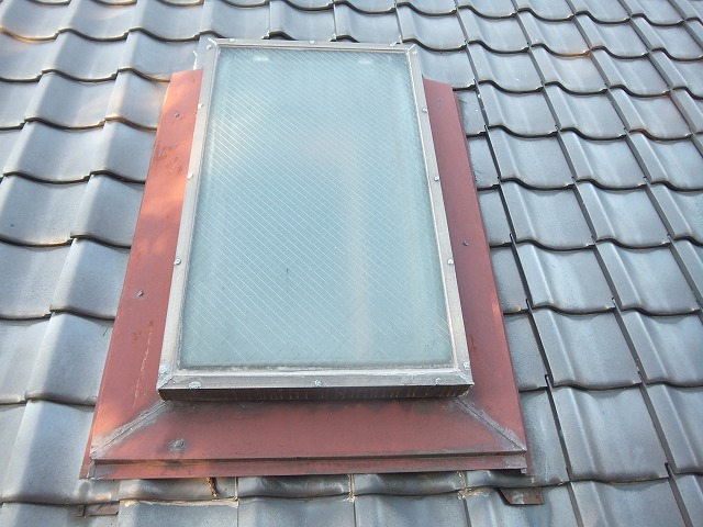 名古屋市守山区にて雨漏れが止まらないトップライトの撤去