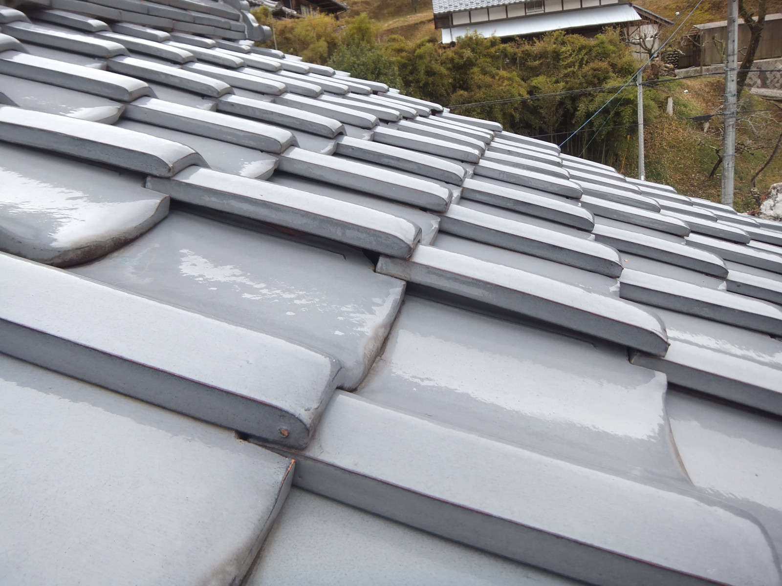 守山区の日本瓦の浮き