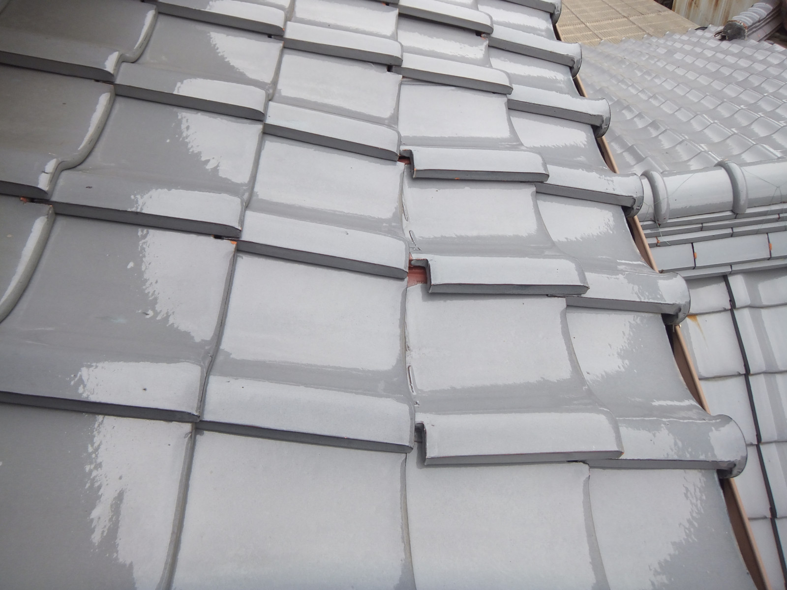 名古屋市守山区で外壁ひび割れ、瓦のズレ、雨樋の破損の調査を行いました。すべて雨漏りの原因になります。