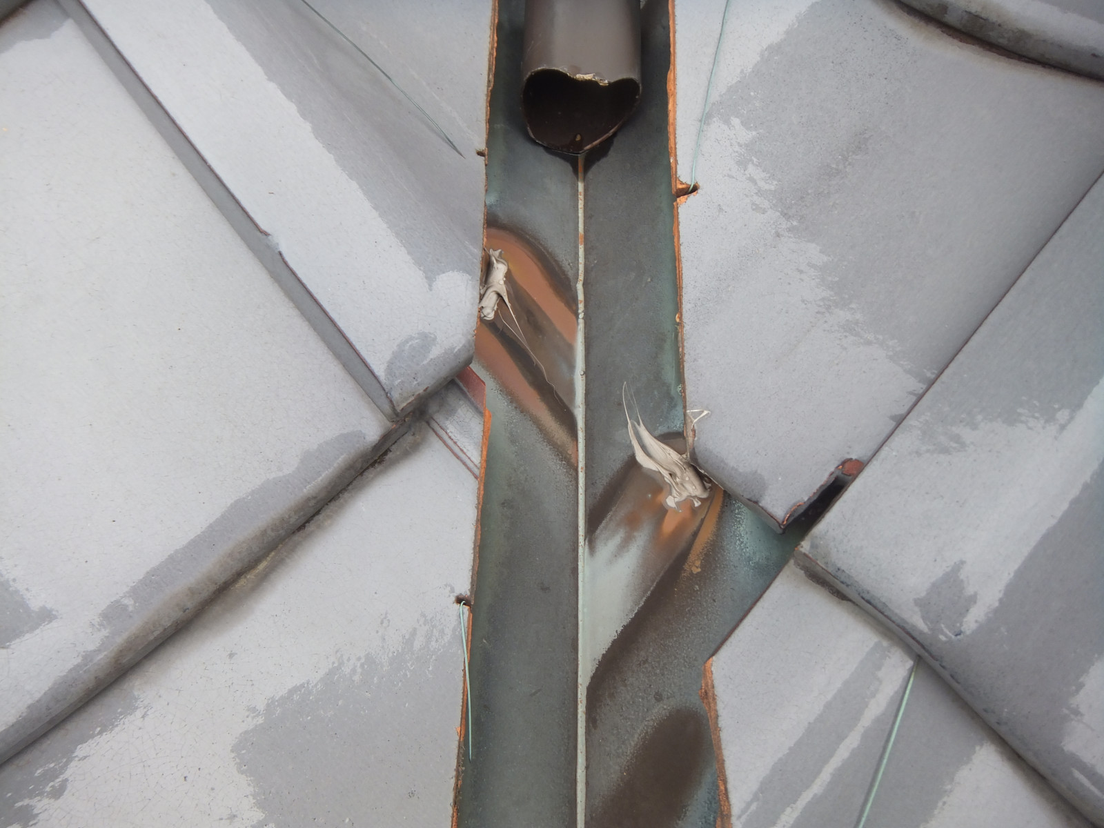 谷板金の変色錆