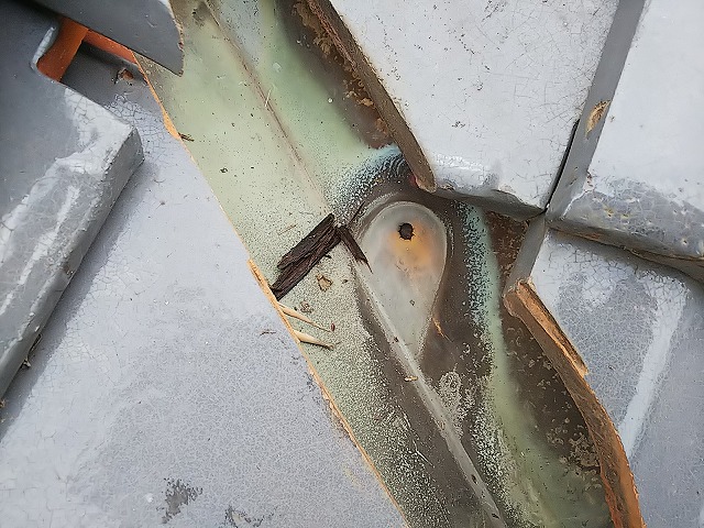 谷樋に空いた穴