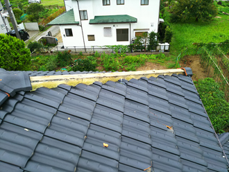 台風によって棟瓦が飛散