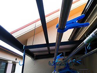 吹田市でベランダ波板屋根補修、台風の季節の前に雨水浸入を防ぎます