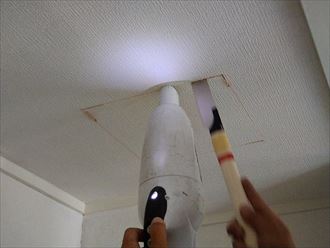 江東区扇橋にて陸屋根からの雨漏りかを確認するために点検口設置工事を実施しました