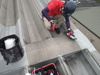川崎市多摩区生田で工場の換気口（ベンチレーター）付近から雨漏り