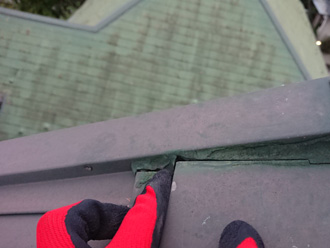 板金のコーキングが劣化している