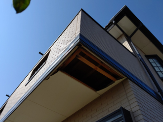 ベランダ下の軒天が欠落