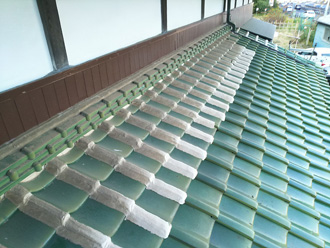 雨漏りしている屋根の状態