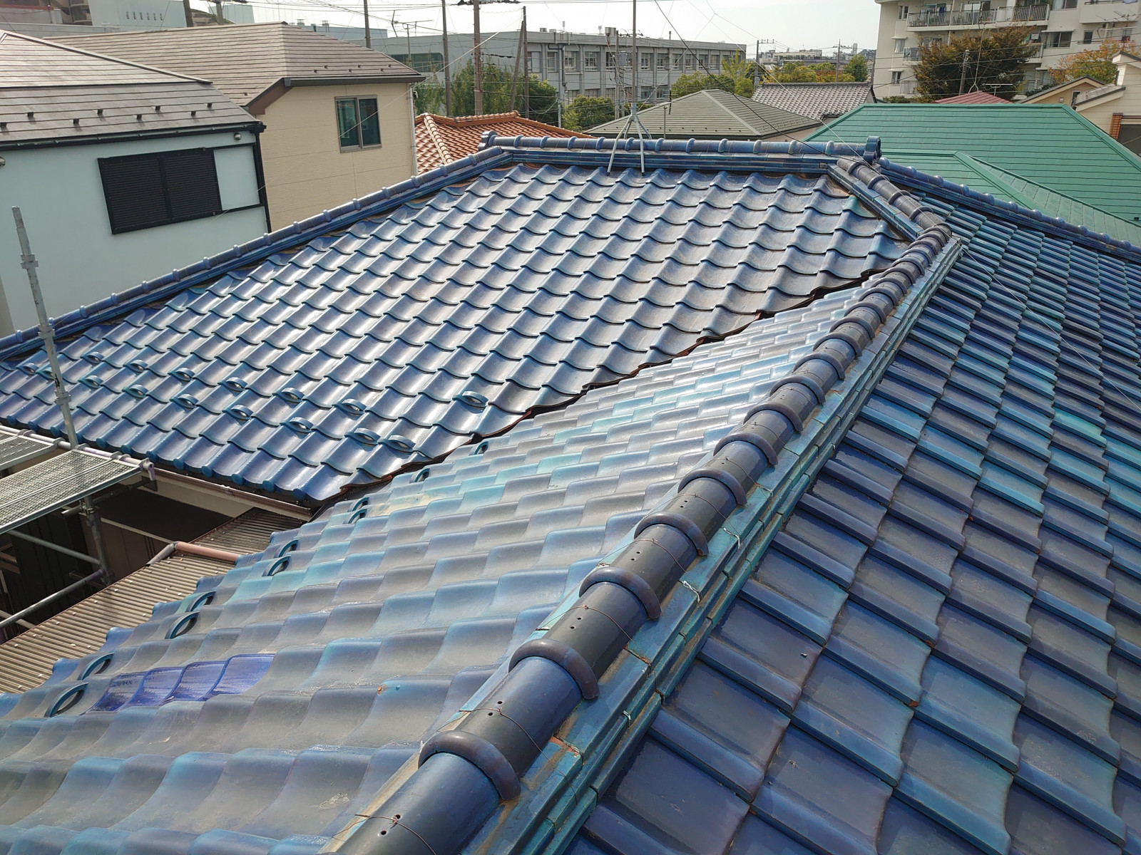 棟瓦取り直し、谷板金交換工事竣工