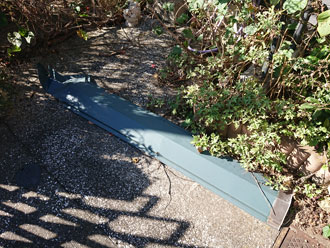 飛散した棟板金