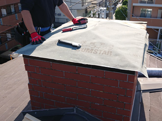 飾り煙突の修理　防水紙設置完了