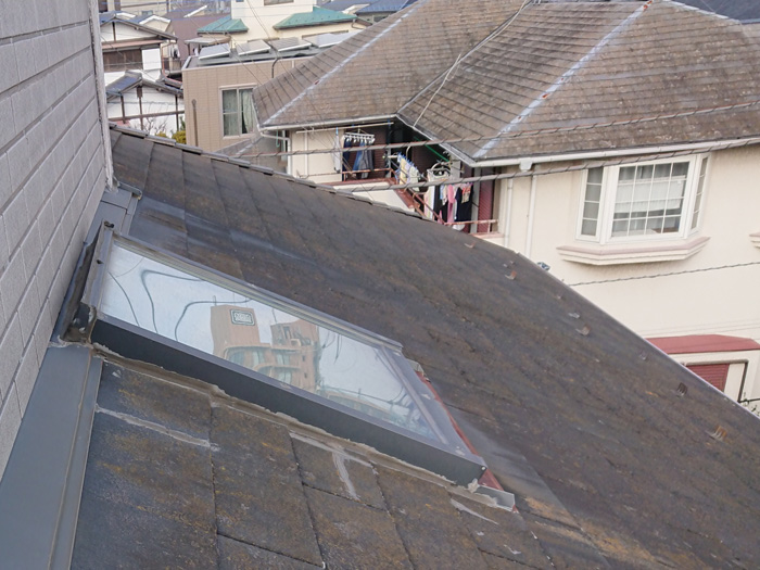 雨漏りしている天窓の交換