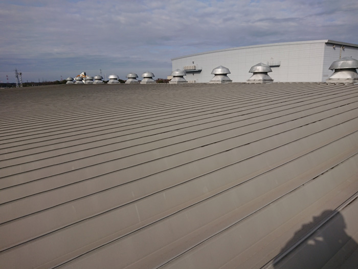 倉庫の屋根からの雨漏り
