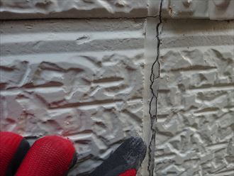 劣化したコーキング