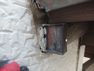 庇との取り合いが雨漏りの原因になりやすい