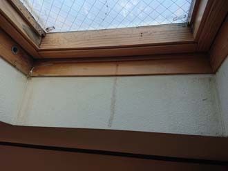 天窓下には雨だれが確認できました