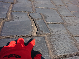 横浜市金沢区寺前で台風被害を受けたことによる屋根材（プレミアムグラッサ）の割れ発生