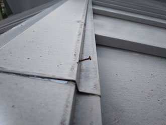 釘が打たれている