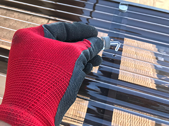 錆びないビスを使用します