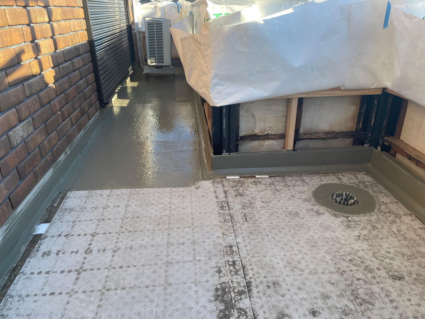 春日井市のベランダ防水、下地処理