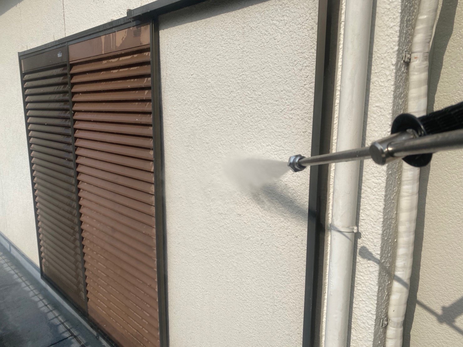 春日井市の外壁塗装前の高圧洗浄