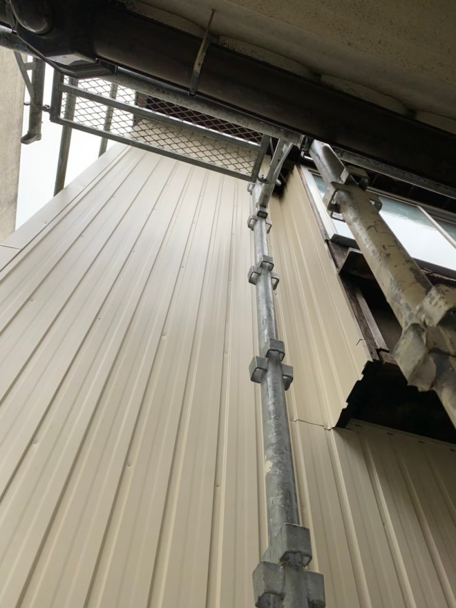 木の外壁から板金に