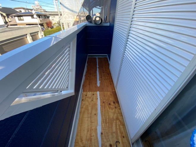 ベランダにコンパネを施工